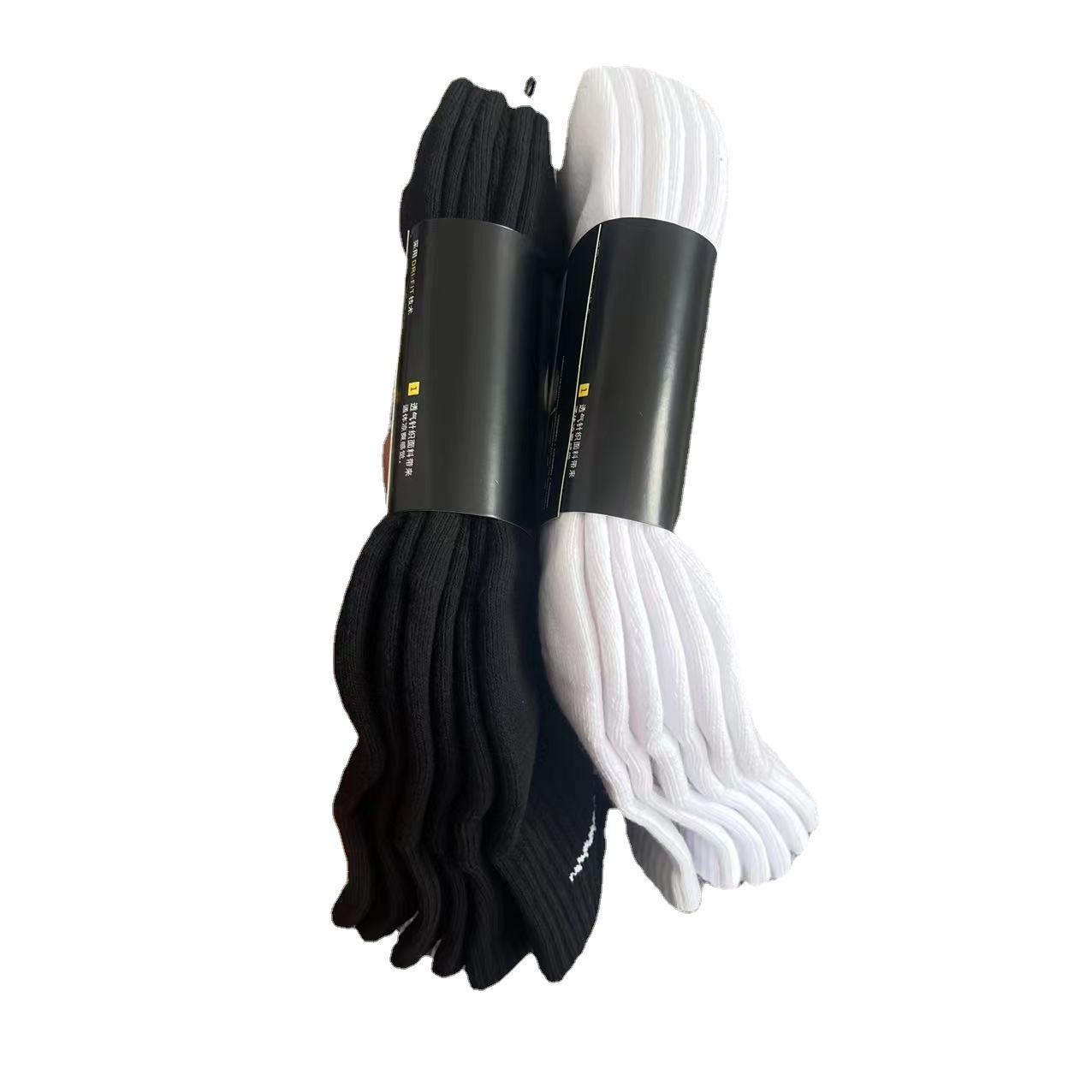 Men's and women's four-season sports cotton socks, student tide socks, towel bottom socks, foreign trade socks wholesale, one piece of dropshipping