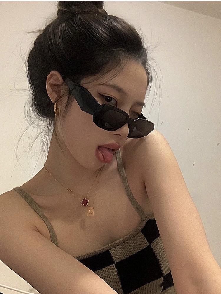 Korean version of retro sunglasses female fashion sunscreen Europe and the United States square hip-hop net red slim high-end trendy brand sunglasses male