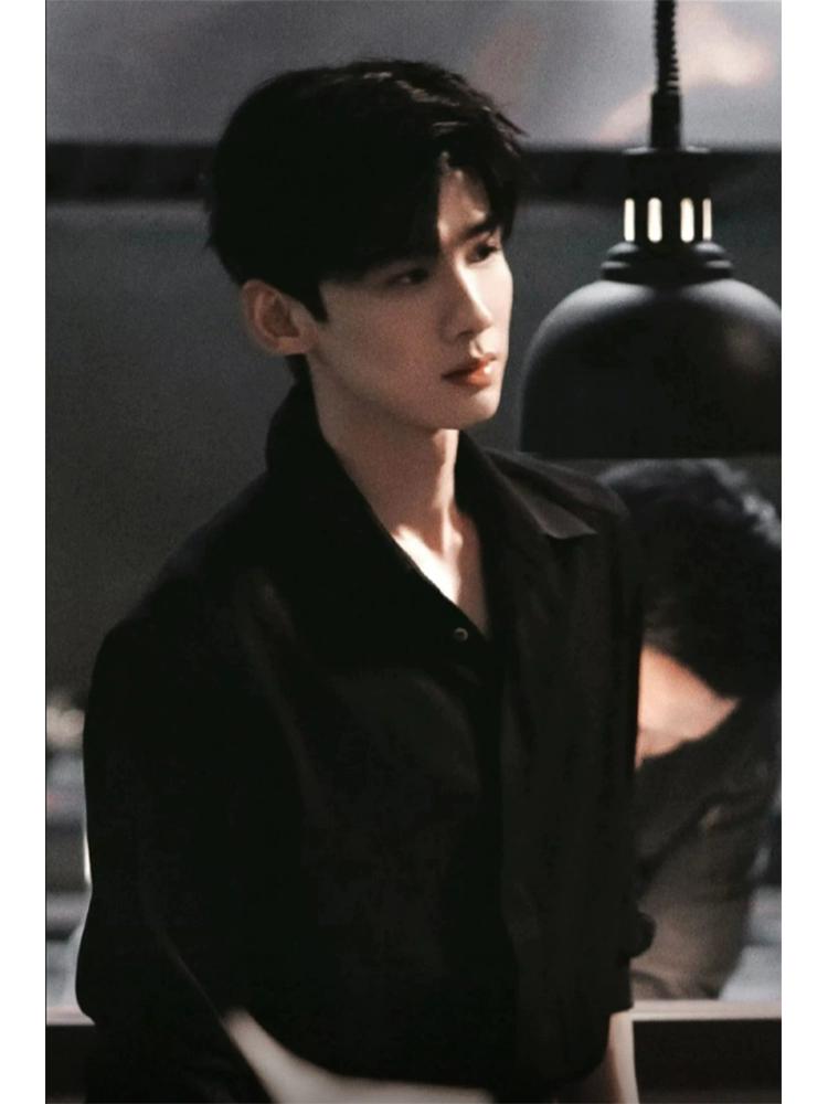Bai Jingting Sang Yan has the same black shirt, a men's high-end sense of handsomeness, a long-sleeved shirt, a suit, and a husband-like jacket