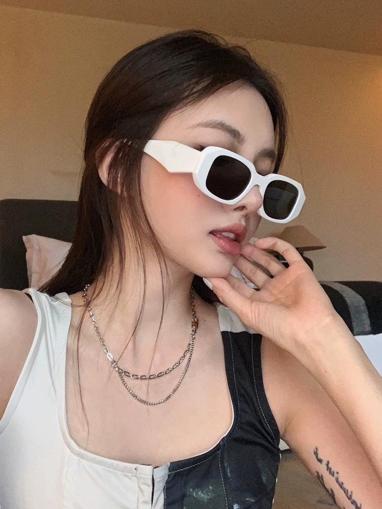 Korean version of retro sunglasses female fashion sunscreen Europe and the United States square hip-hop net red slim high-end trendy brand sunglasses male
