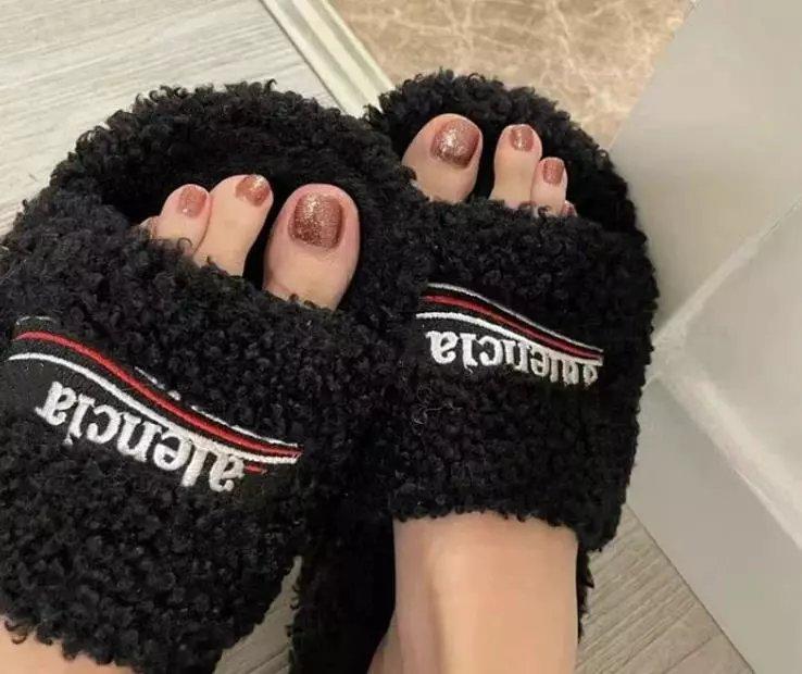 Slippers 276-3487